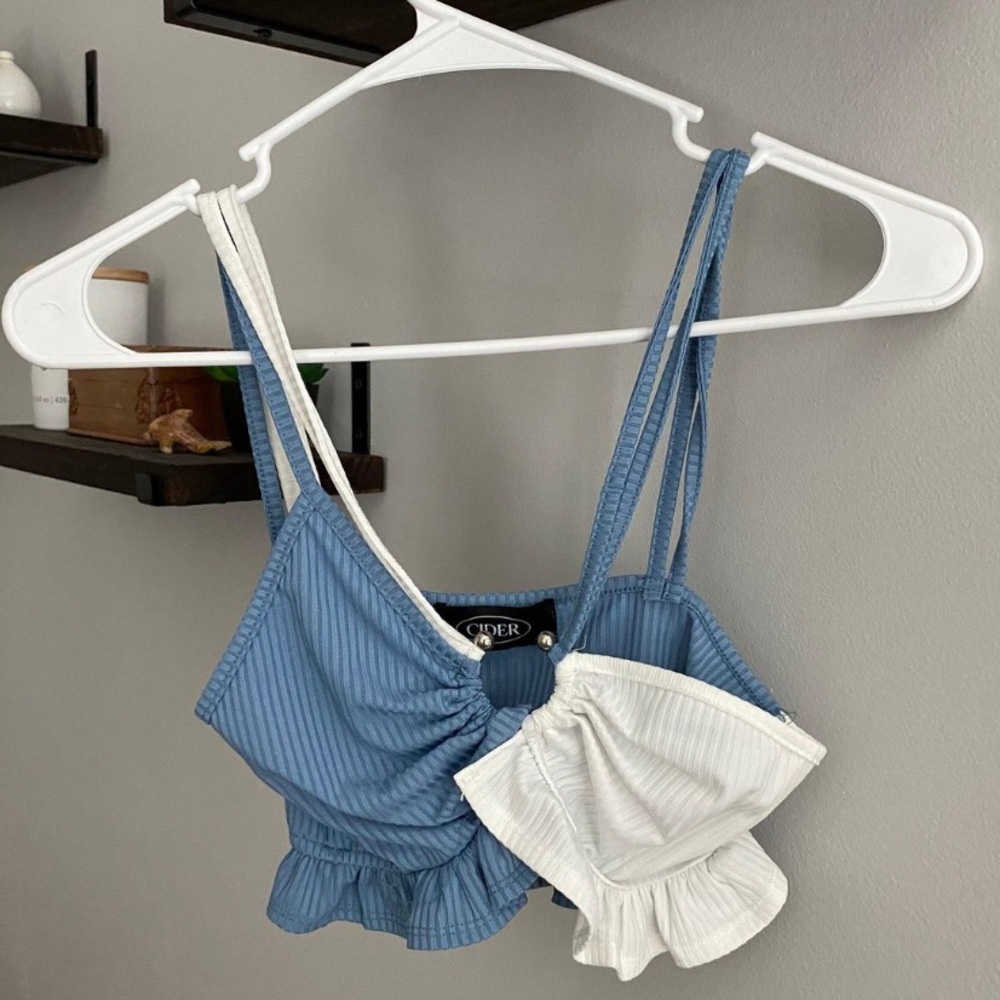 Cider crop top. Great condition.